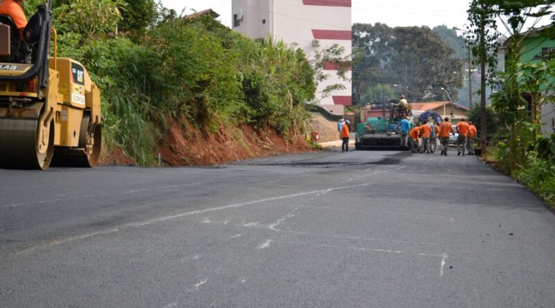 Asfaltamento na rua Carlos Marcos Aigner