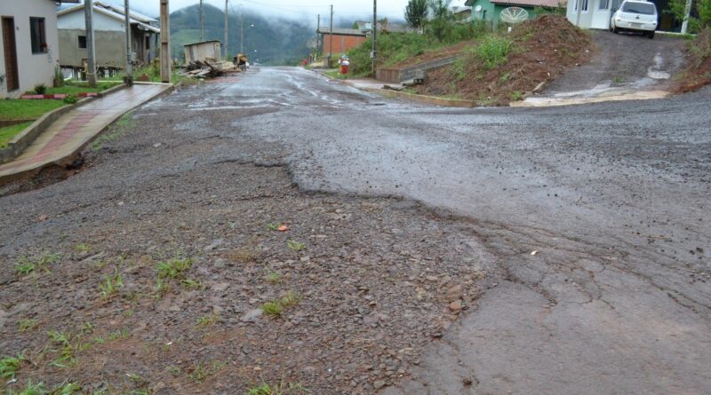 Asfalto está em péssimas condições