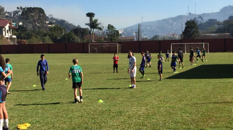 Escolinhas de futebol de campo