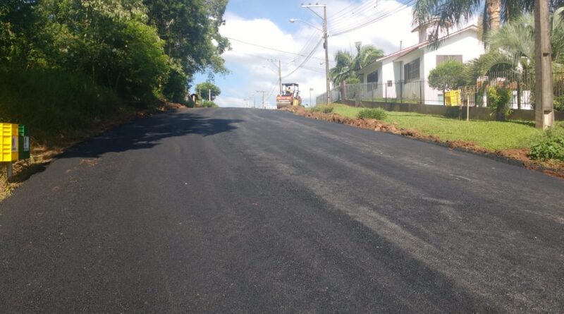 Rua São Pedro é asfaltada